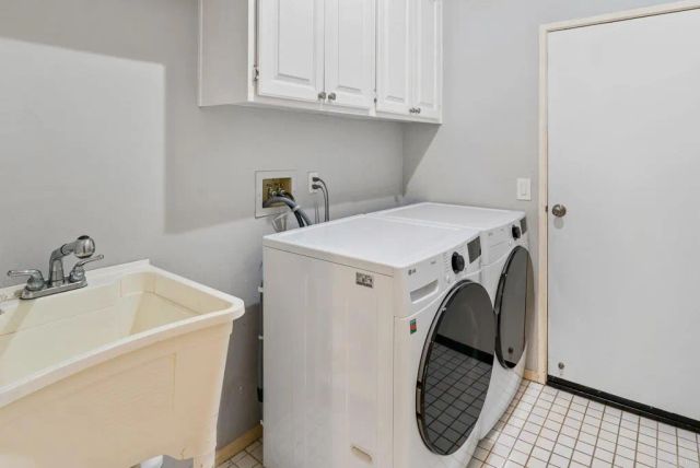 9606 Claiborne Square, La Jolla, CA 92037