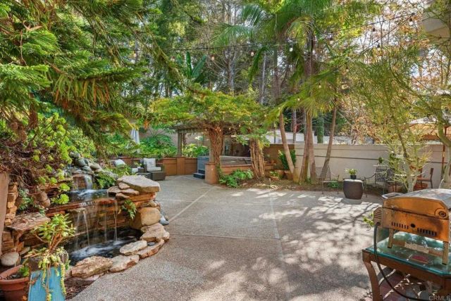 9606 Claiborne Square, La Jolla, CA 92037