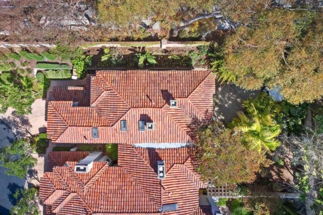 9606 Claiborne Square, La Jolla, CA 92037