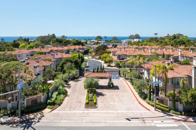 9606 Claiborne Square, La Jolla, CA 92037