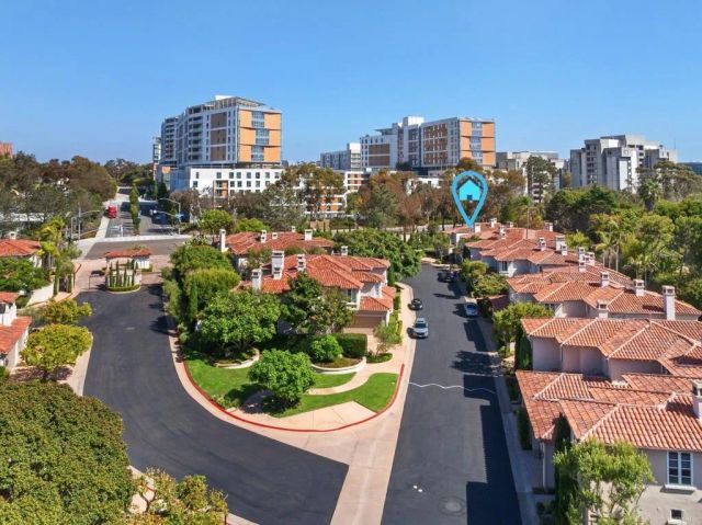 9606 Claiborne Square, La Jolla, CA 92037