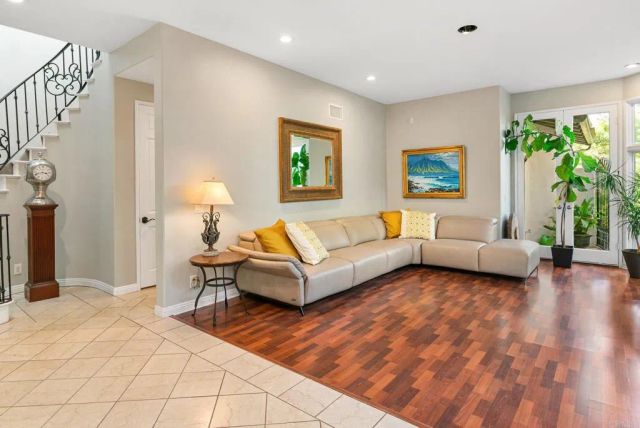 9606 Claiborne Square, La Jolla, CA 92037