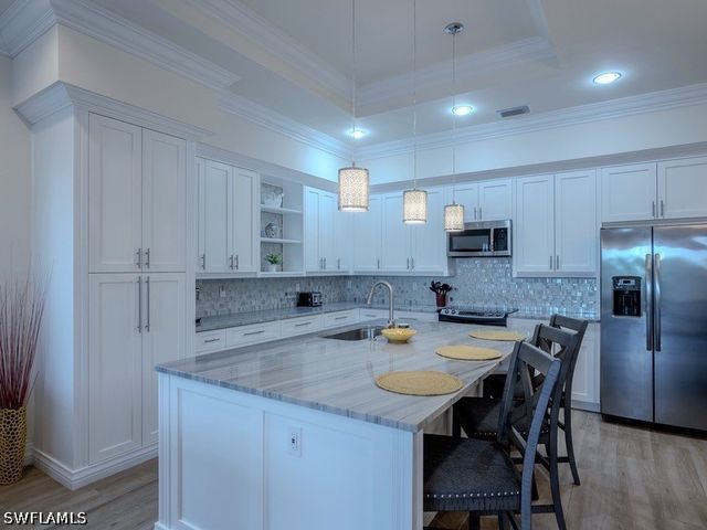 631 100th AVE N, Naples, FL 34108