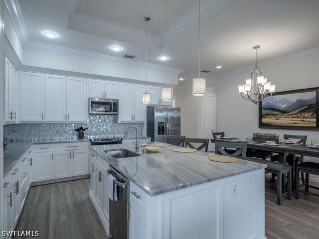 631 100th AVE N, Naples, FL 34108