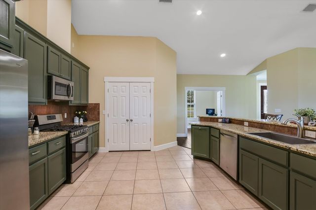212 Christine LN, Liberty Hill, TX 78642