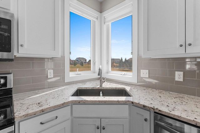5485 N AMETHYST DRIVE, Appleton, WI 54913