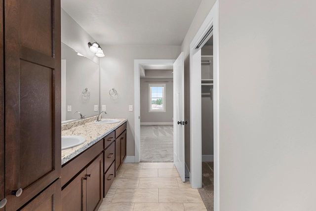5485 N AMETHYST DRIVE, Appleton, WI 54913