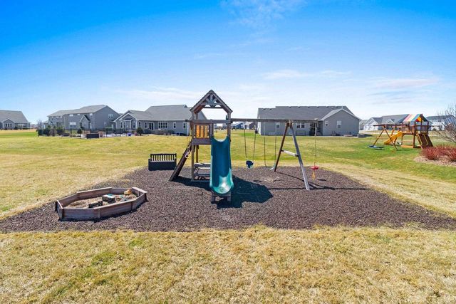 5485 N AMETHYST DRIVE, Appleton, WI 54913