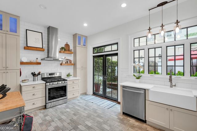 216 W Gaston Street, Savannah, GA 31401