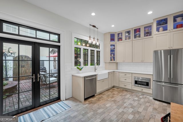 216 W Gaston Street, Savannah, GA 31401