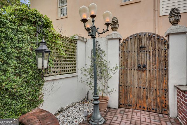 216 W Gaston Street, Savannah, GA 31401