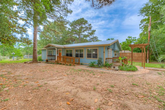 104 W Paradise Drive, Trinity, TX 75862