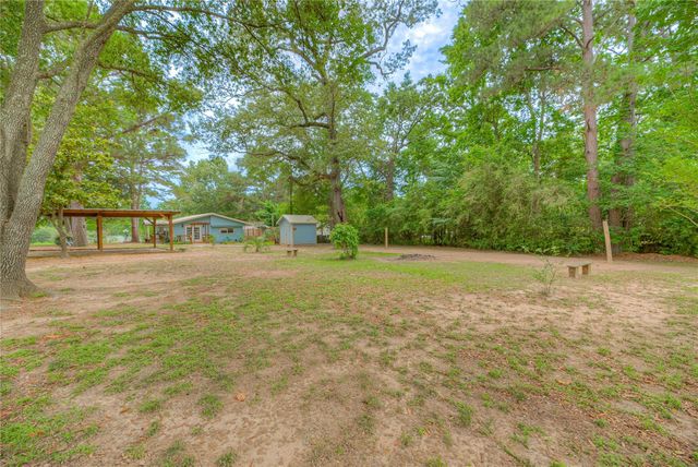 104 W Paradise Drive, Trinity, TX 75862