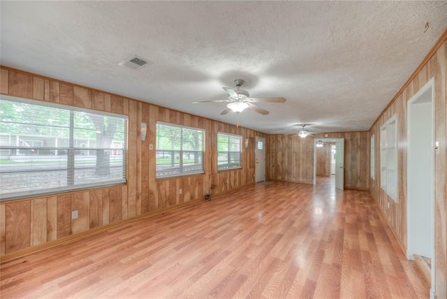 104 W Paradise Drive, Trinity, TX 75862