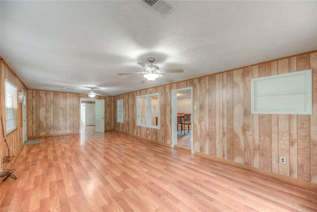 104 W Paradise Drive, Trinity, TX 75862