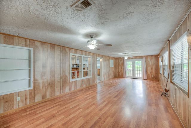 104 W Paradise Drive, Trinity, TX 75862