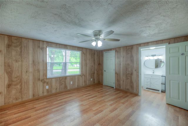 104 W Paradise Drive, Trinity, TX 75862