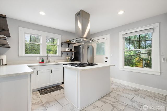 10124 3rd Avenue NW, Seattle, WA 98177