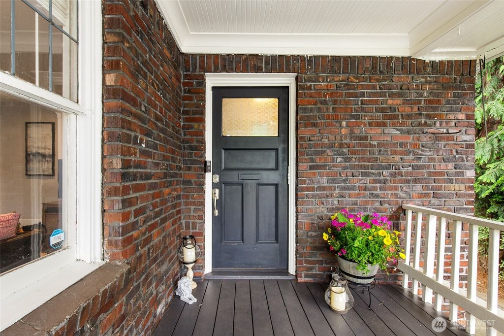 10124 3rd Avenue NW, Seattle, WA 98177