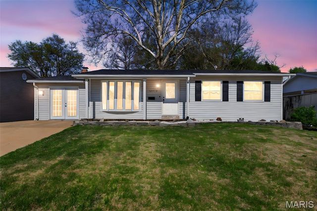 12030 Bennington Place, Maryland Heights, MO 63043