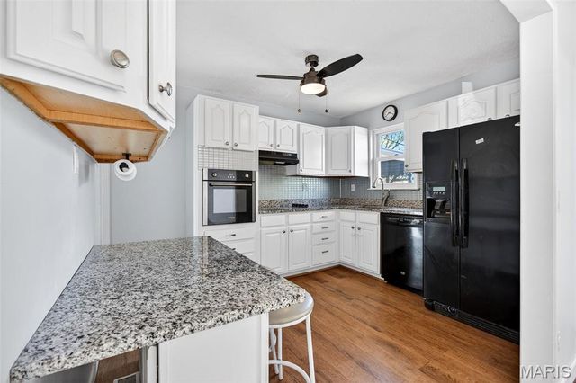 12030 Bennington Place, Maryland Heights, MO 63043