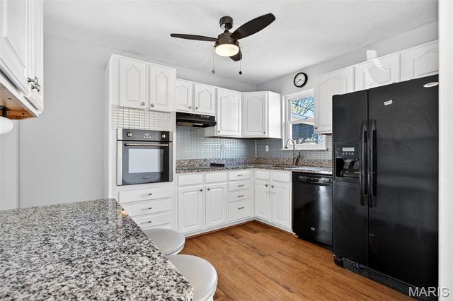 12030 Bennington Place, Maryland Heights, MO 63043