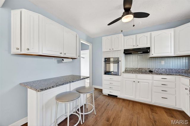 12030 Bennington Place, Maryland Heights, MO 63043