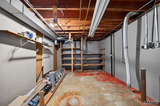 12030 Bennington Place, Maryland Heights, MO 63043