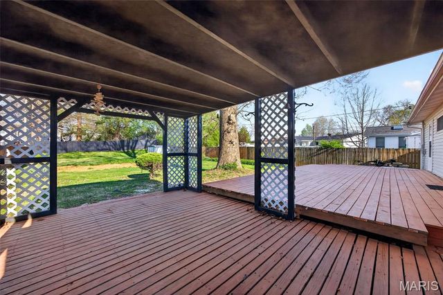 12030 Bennington Place, Maryland Heights, MO 63043