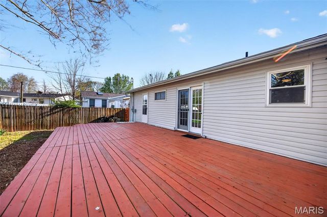 12030 Bennington Place, Maryland Heights, MO 63043