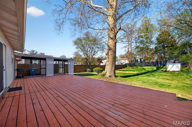 12030 Bennington Place, Maryland Heights, MO 63043