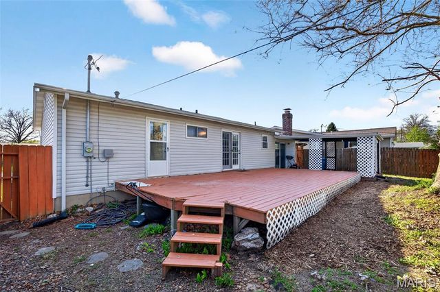 12030 Bennington Place, Maryland Heights, MO 63043