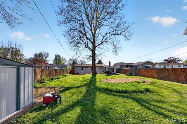 12030 Bennington Place, Maryland Heights, MO 63043