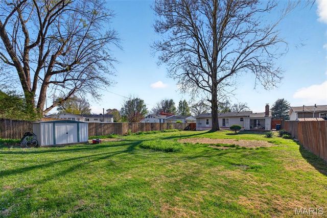 12030 Bennington Place, Maryland Heights, MO 63043