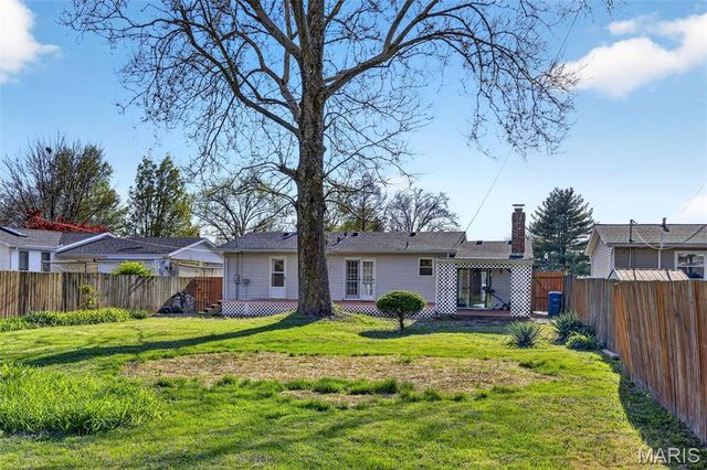 12030 Bennington Place, Maryland Heights, MO 63043