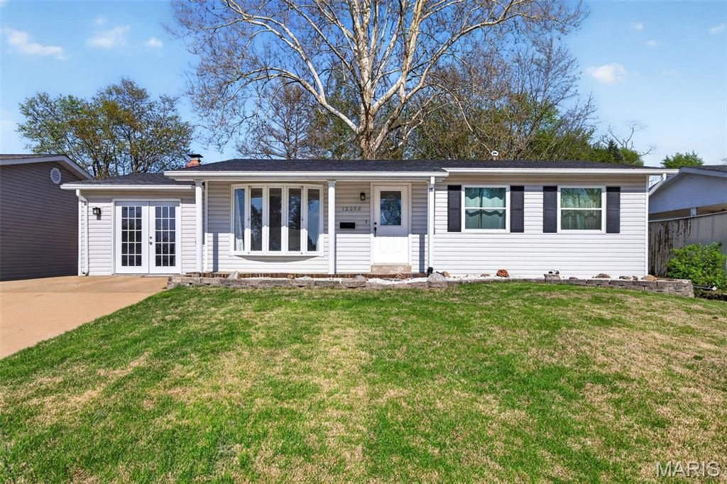 12030 Bennington Place, Maryland Heights, MO 63043