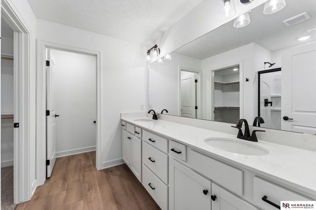 11114 Portage Drive, Papillion, NE 68046