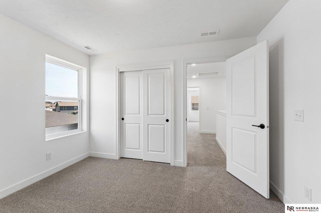 11114 Portage Drive, Papillion, NE 68046