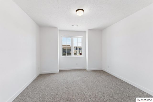 11114 Portage Drive, Papillion, NE 68046