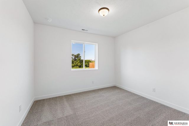 11114 Portage Drive, Papillion, NE 68046