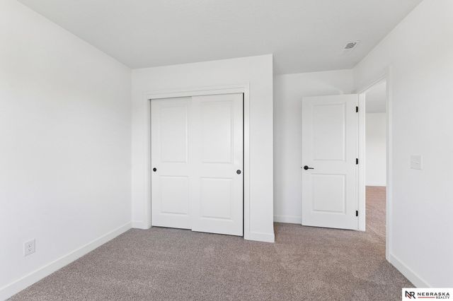 11114 Portage Drive, Papillion, NE 68046