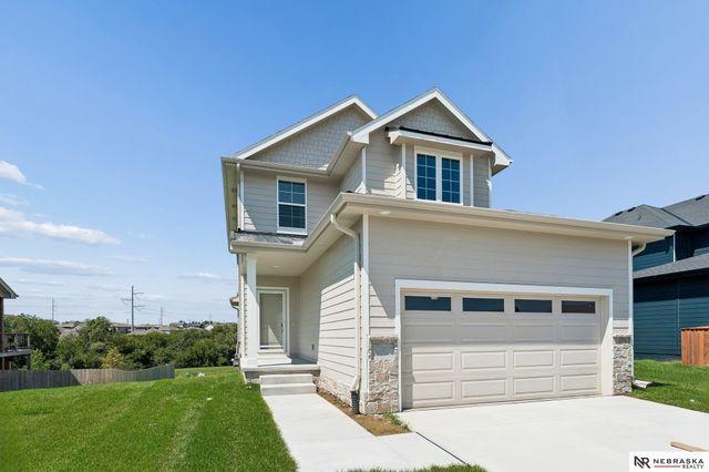 11114 Portage Drive, Papillion, NE 68046