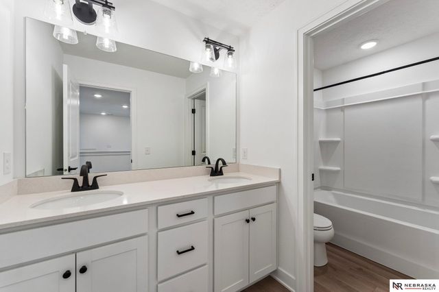 11114 Portage Drive, Papillion, NE 68046