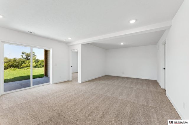 11114 Portage Drive, Papillion, NE 68046