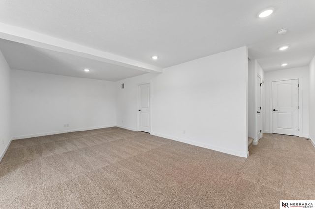 11114 Portage Drive, Papillion, NE 68046