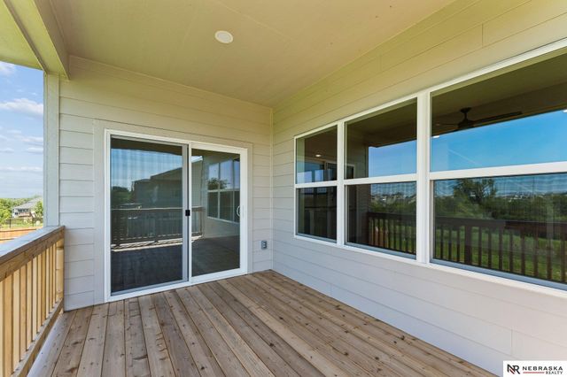 11114 Portage Drive, Papillion, NE 68046