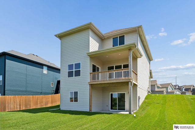 11114 Portage Drive, Papillion, NE 68046