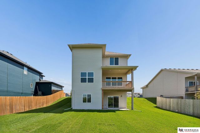 11114 Portage Drive, Papillion, NE 68046