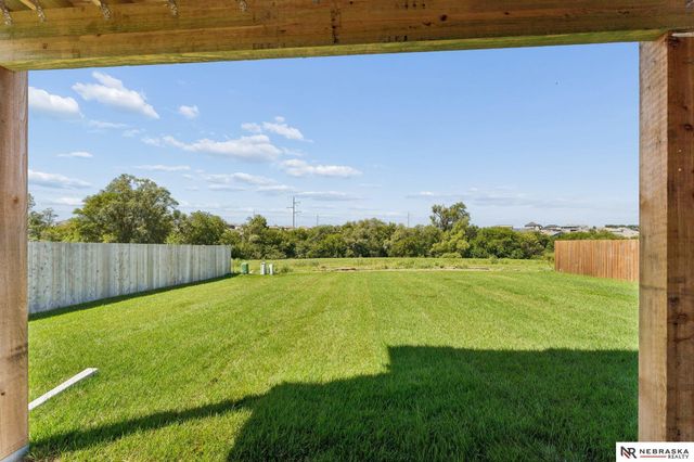 11114 Portage Drive, Papillion, NE 68046
