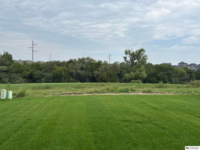 11114 Portage Drive, Papillion, NE 68046
